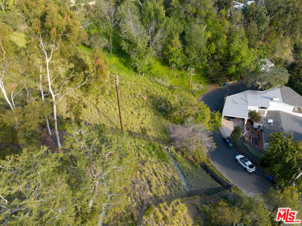 944 Bluegrass Ln
