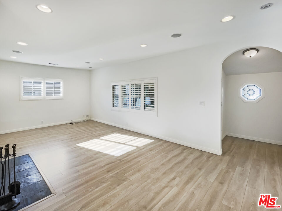 1108 Ocean Park Blvd