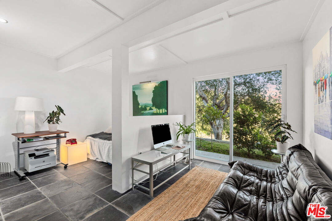 400 Mooresque St