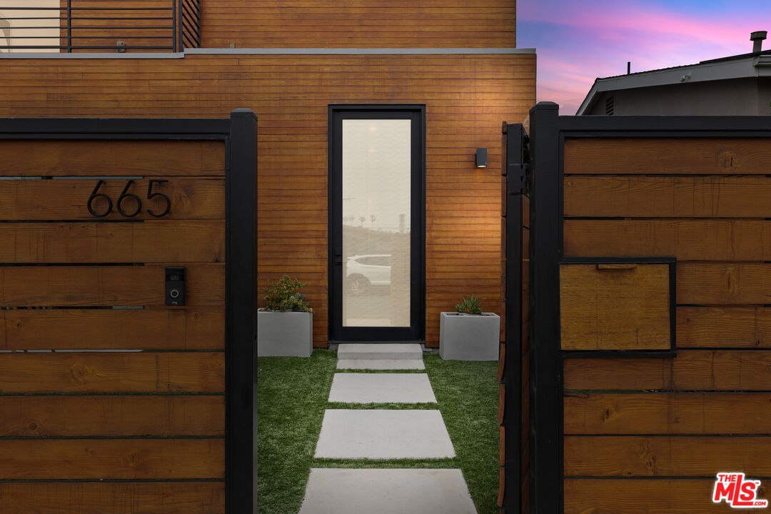 665 Vernon Ave