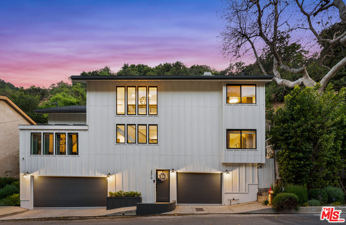 3819 Mandeville Canyon Rd
