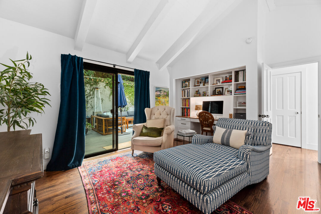 3819 Mandeville Canyon Rd