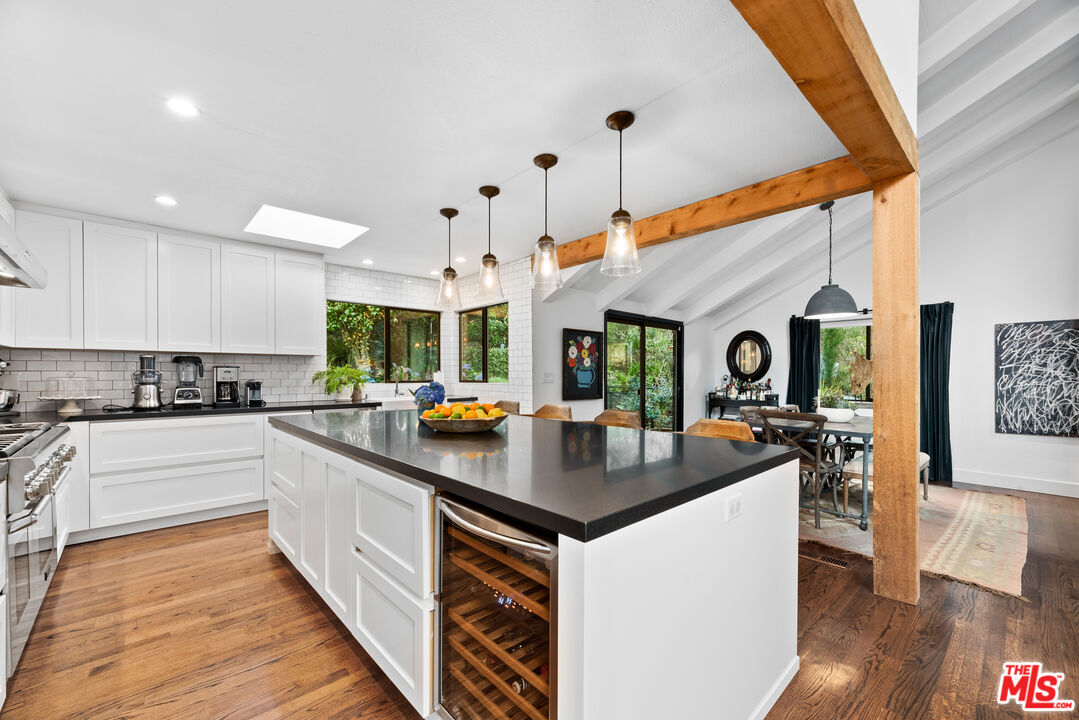 3819 Mandeville Canyon Rd