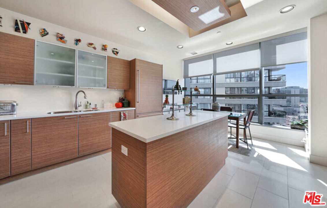 10776 Wilshire Blvd Unit: 1203