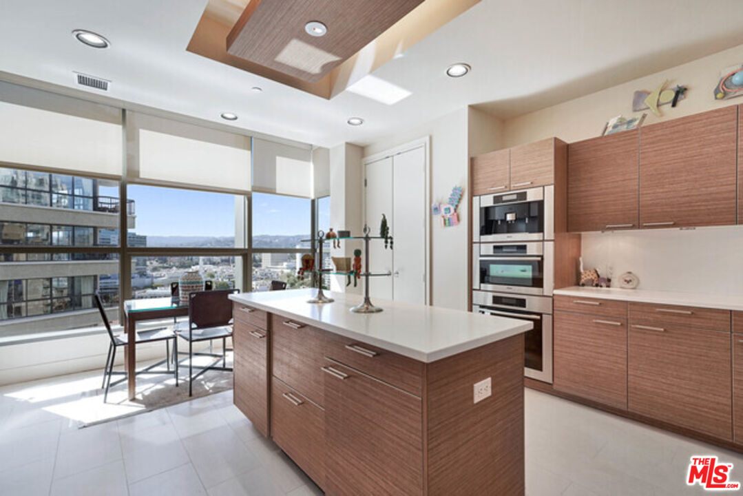10776 Wilshire Blvd Unit: 1203