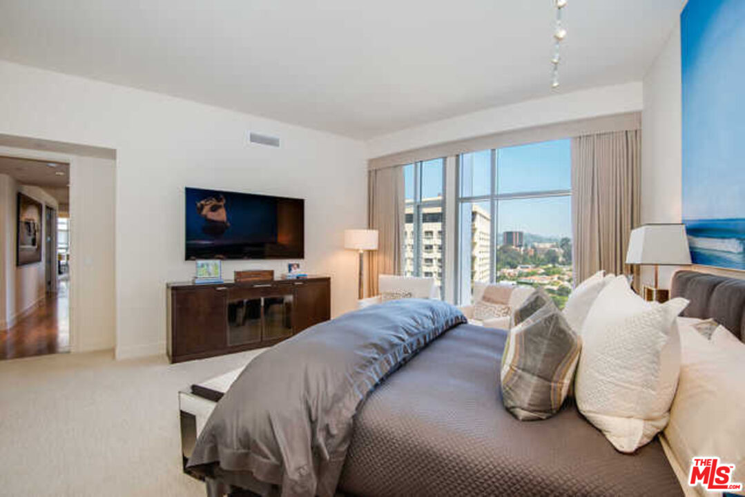 10776 Wilshire Blvd Unit: 1203