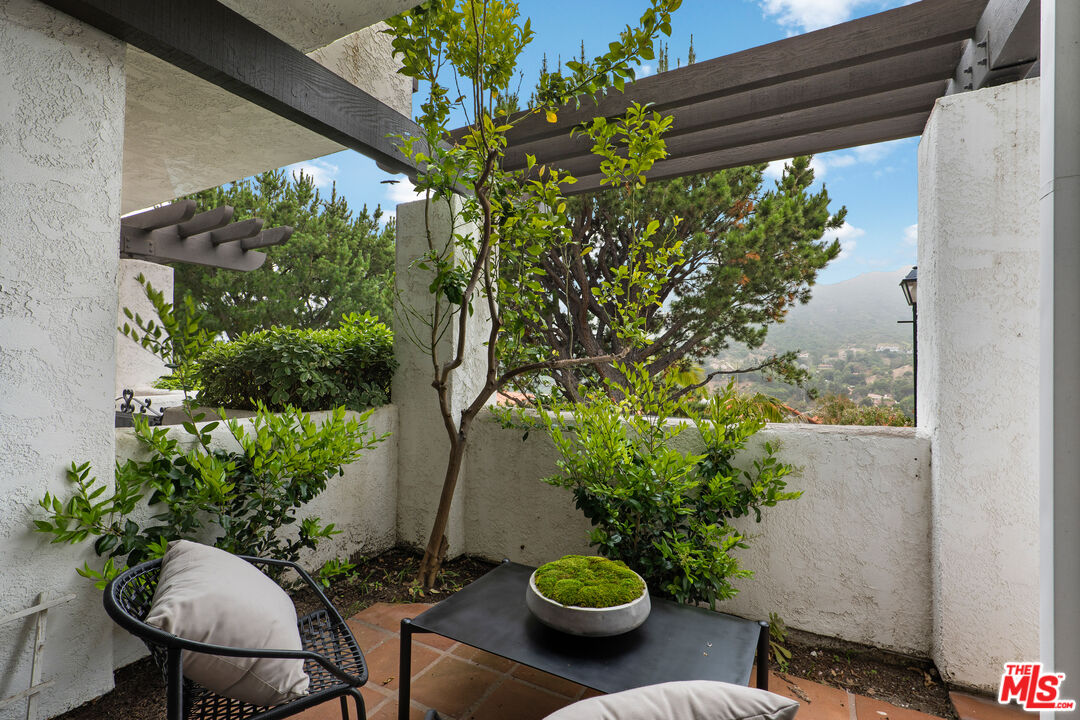 1676 Michael Ln