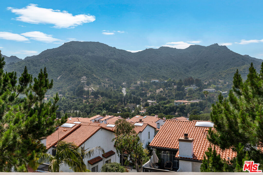 1676 Michael Ln