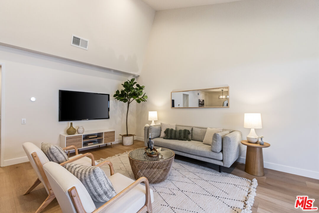 31564 Agoura Rd Unit: 8