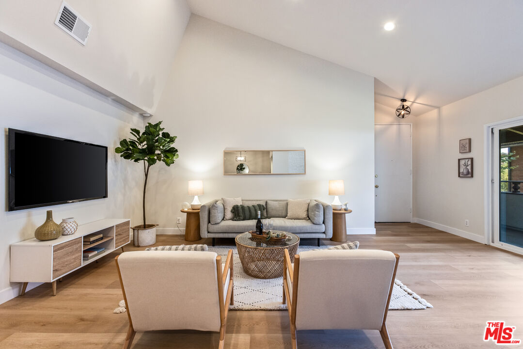 31564 Agoura Rd Unit: 8