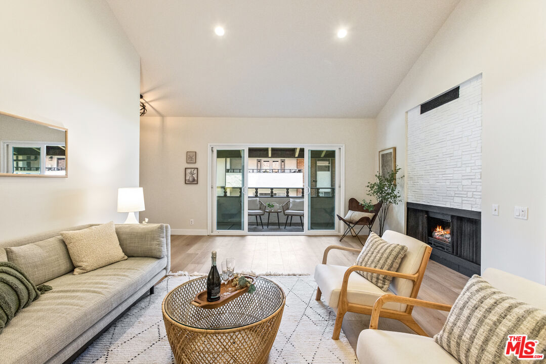 31564 Agoura Rd Unit: 8