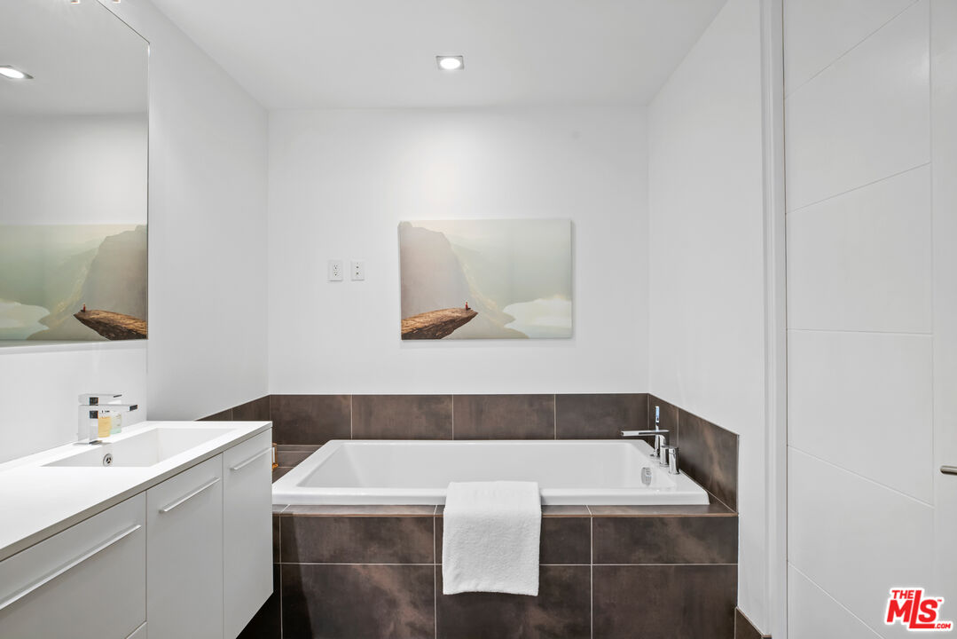 432 N Oakhurst Dr Unit: 502