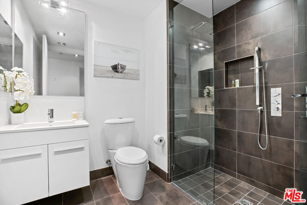 432 N Oakhurst Dr Unit: 502