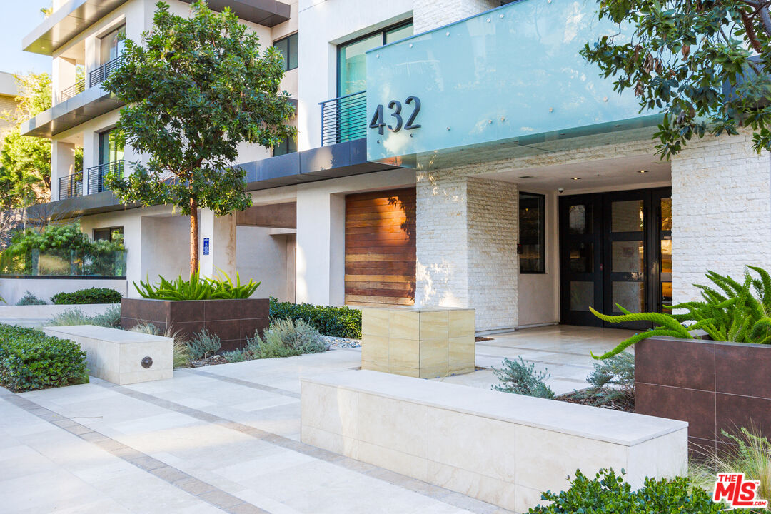 432 N Oakhurst Dr Unit: 502