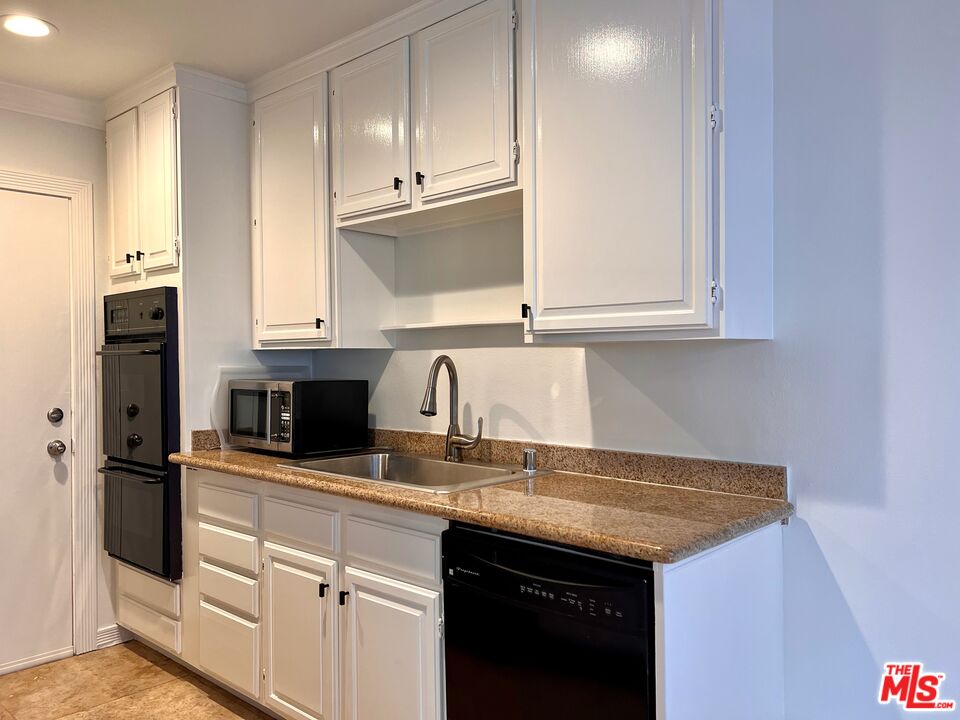 960 Larrabee St Unit: 107