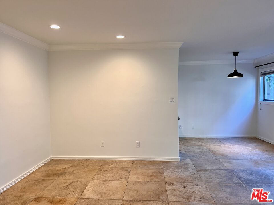 960 Larrabee St Unit: 107