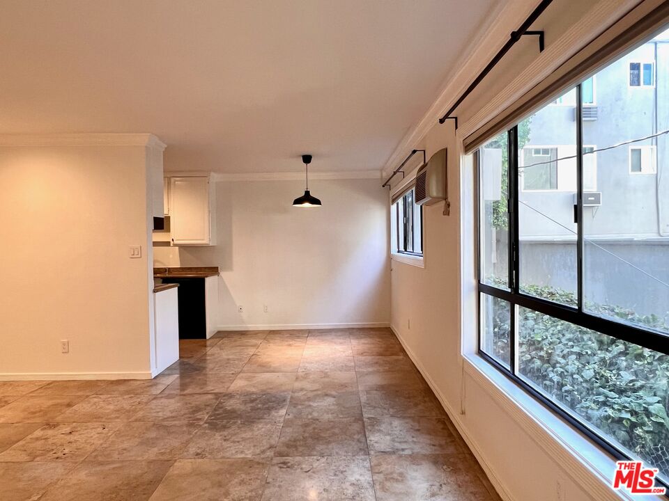 960 Larrabee St Unit: 107