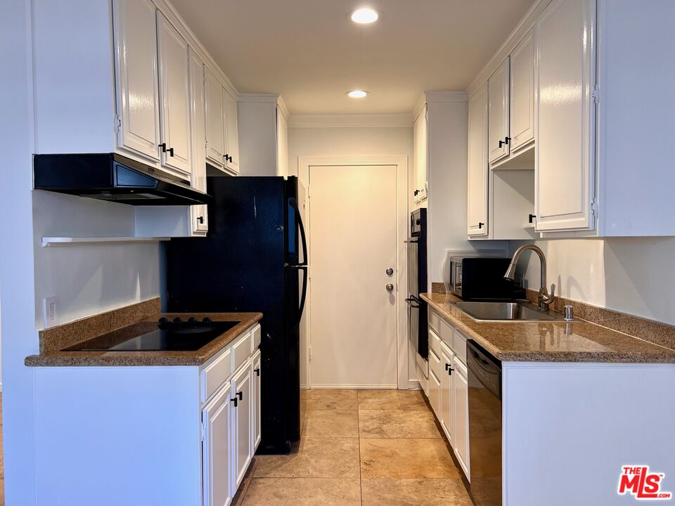 960 Larrabee St Unit: 107