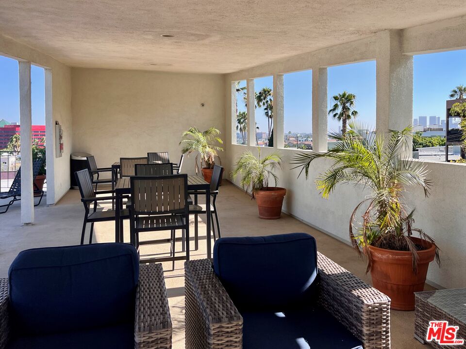 960 Larrabee St Unit: 107