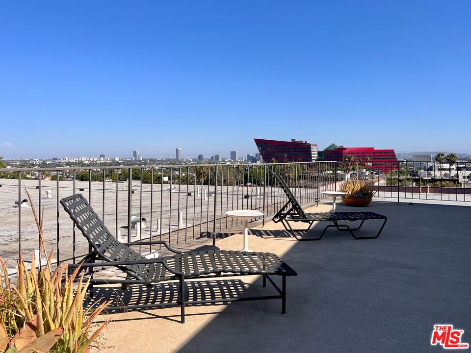 960 Larrabee St Unit: 107