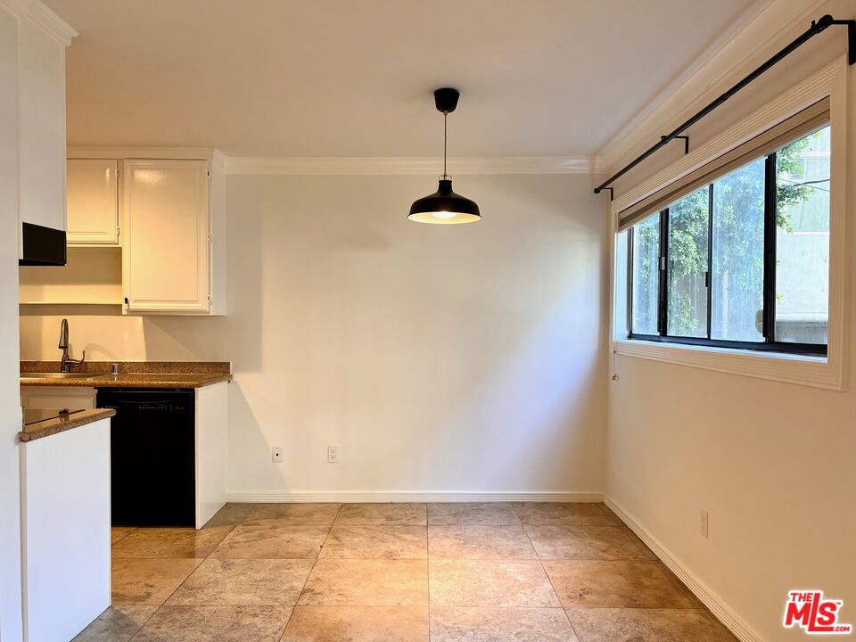 960 Larrabee St Unit: 107