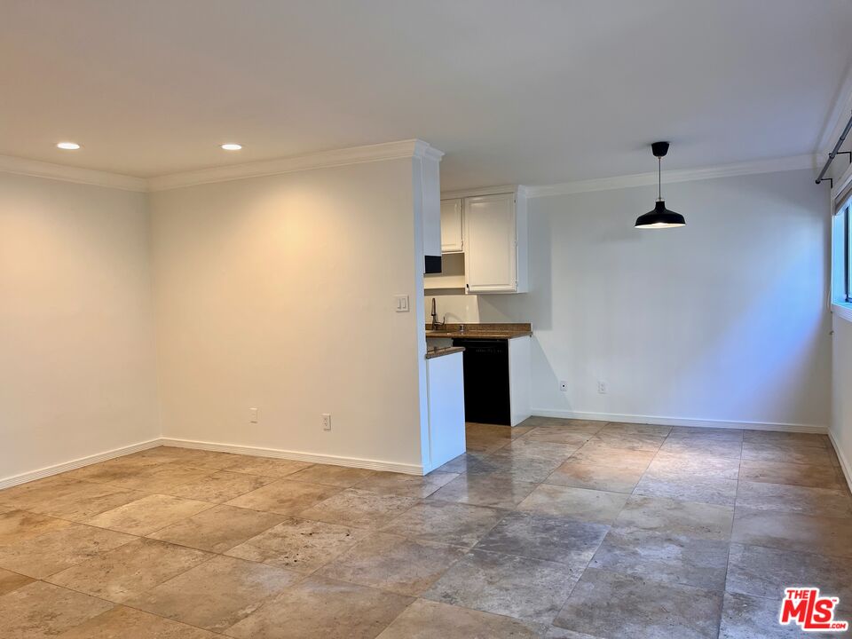 960 Larrabee St Unit: 107