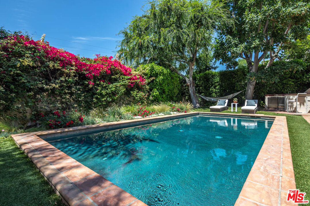 2832 Nichols Canyon Rd