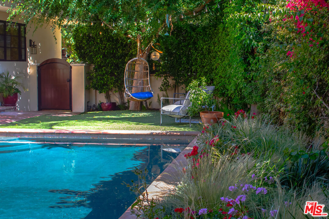 2832 Nichols Canyon Rd