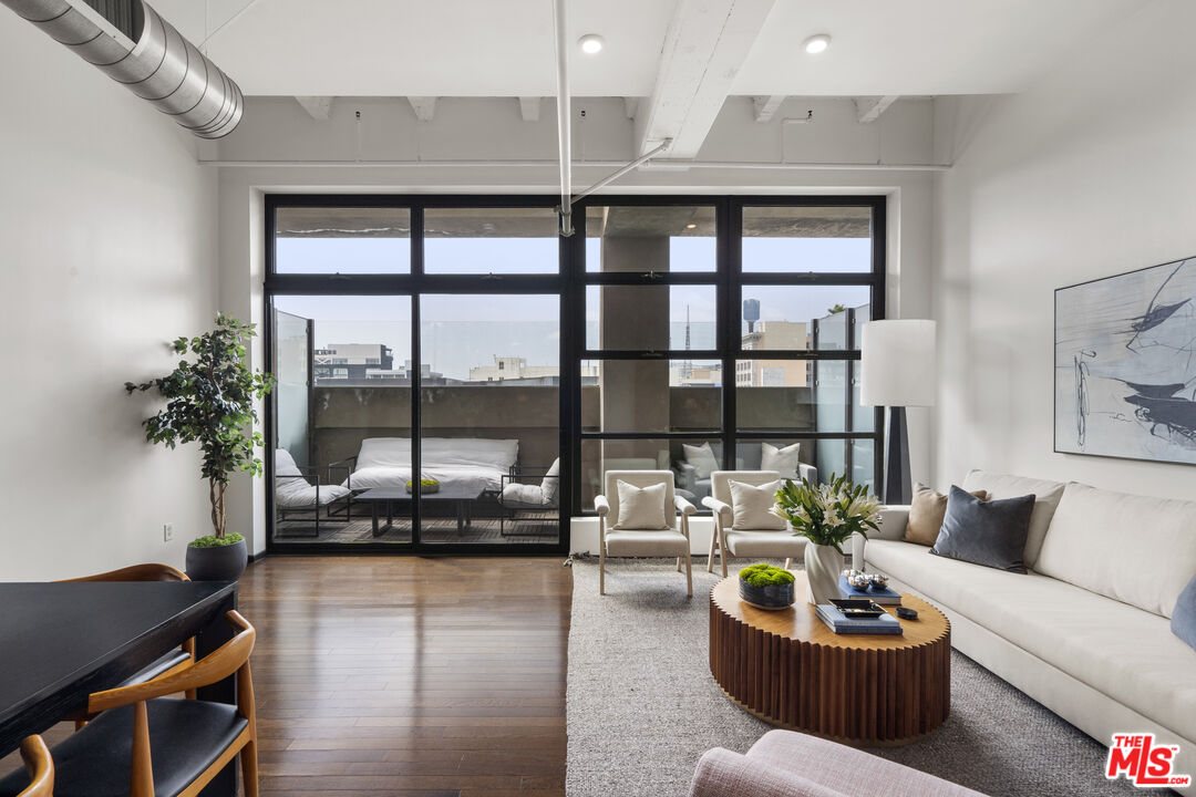 1645 Vine St Unit: 411