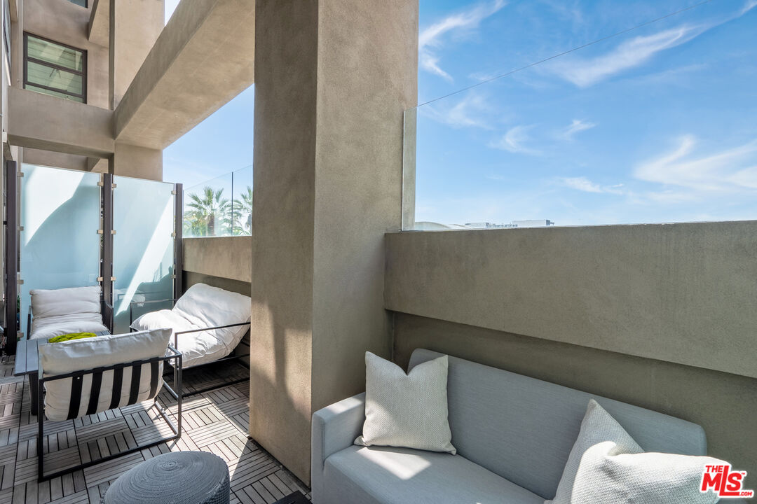 1645 Vine St Unit: 411