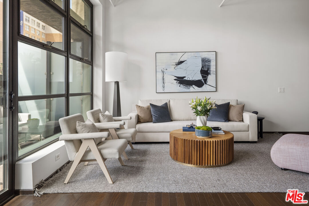 1645 Vine St Unit: 411