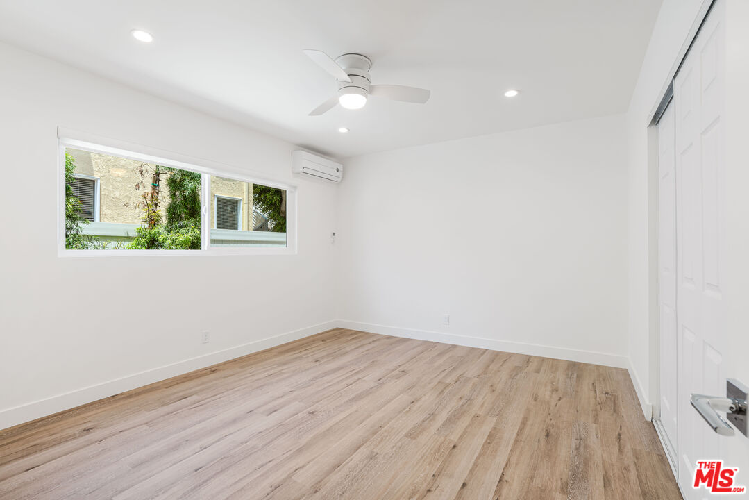 527 S Barrington Ave Unit: 6