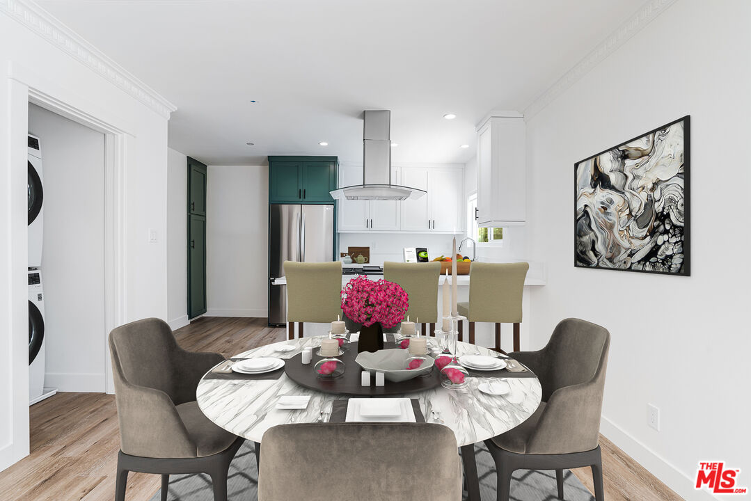 527 S Barrington Ave Unit: 6