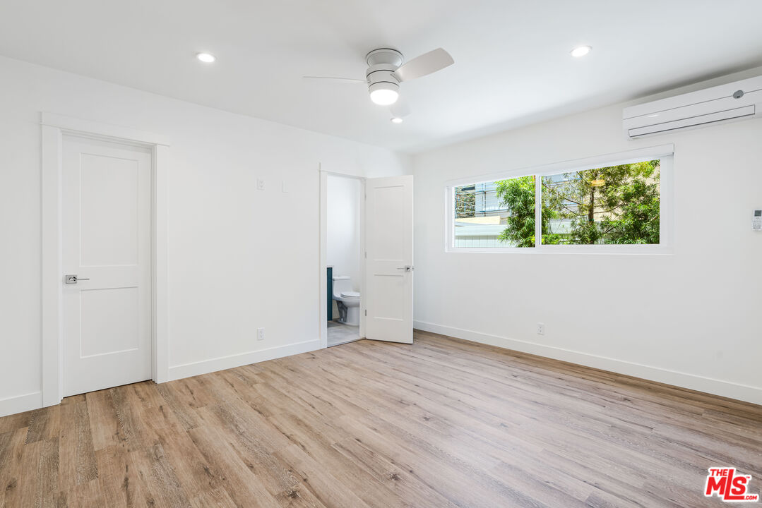 527 S Barrington Ave Unit: 6