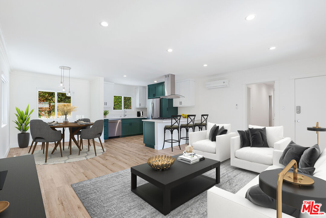527 S Barrington Ave Unit: 2