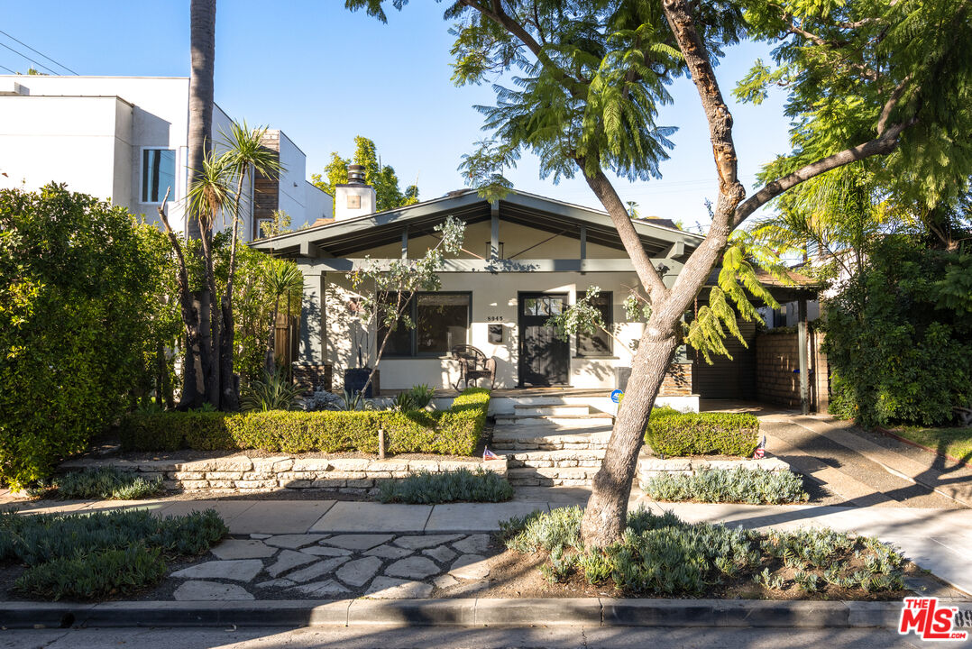 8945 Rosewood Ave