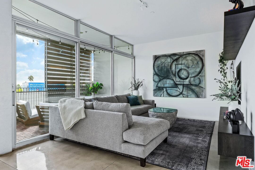 901 Hancock Ave Unit: 302