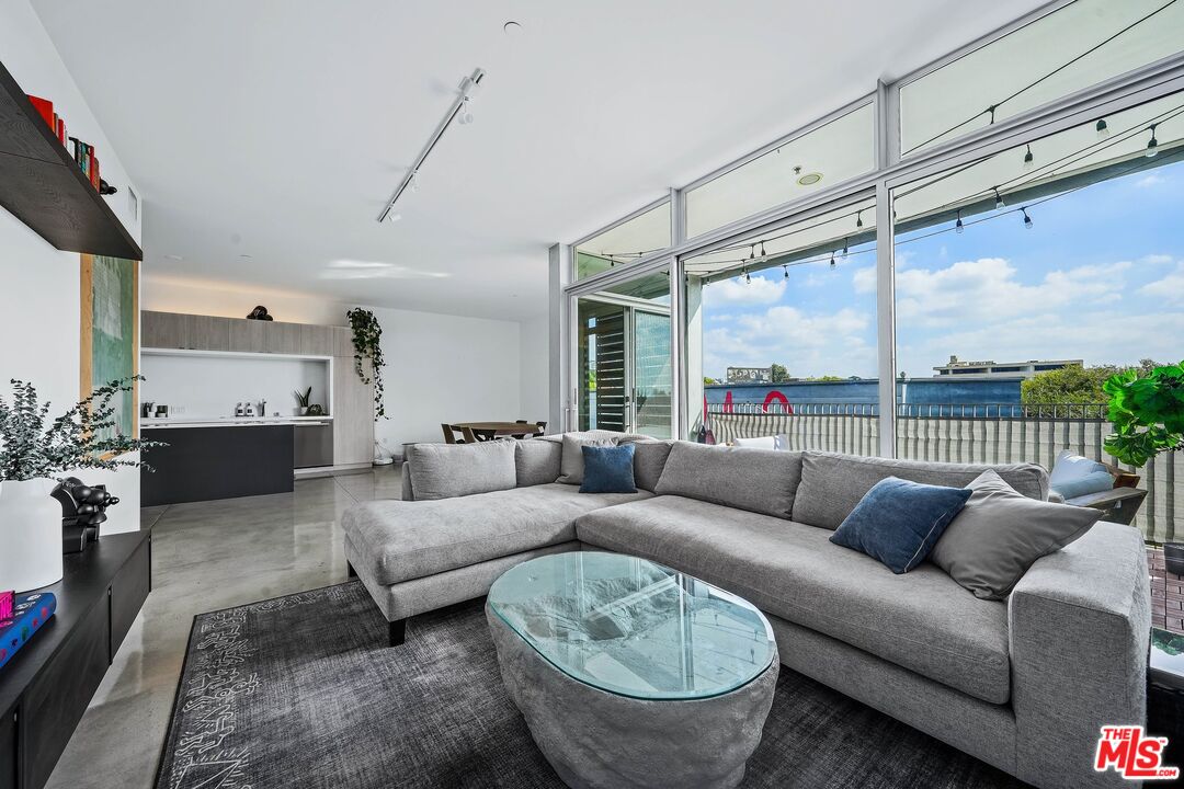 901 Hancock Ave Unit: 302
