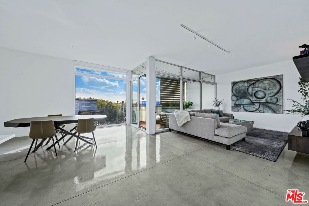 901 Hancock Ave Unit: 302