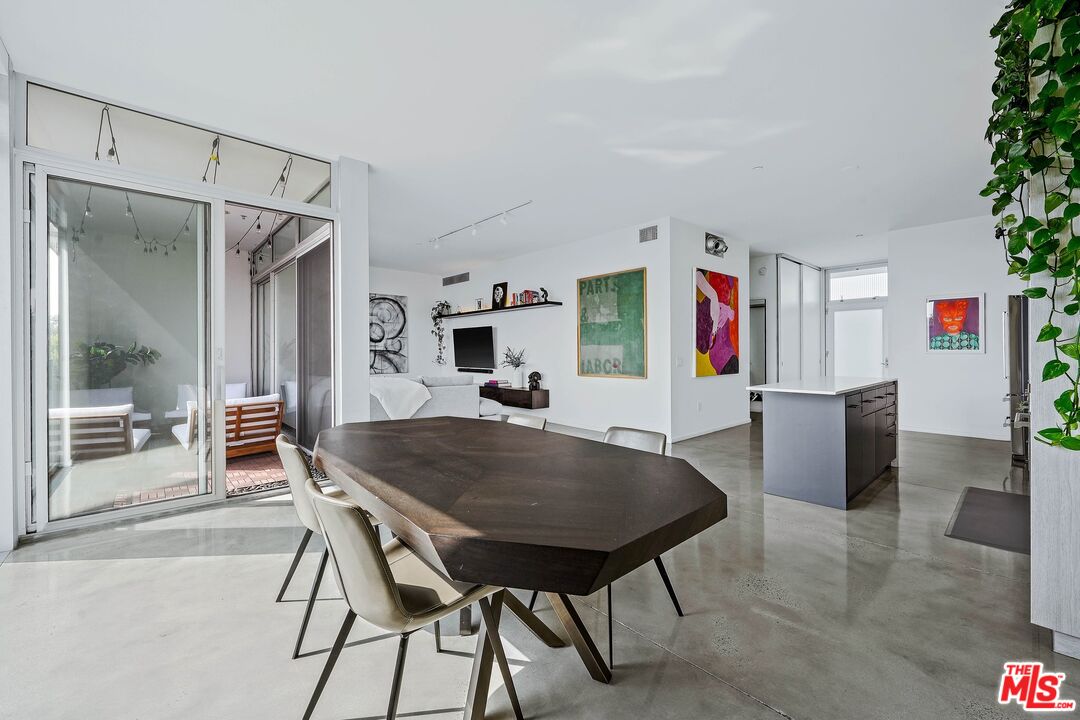 901 Hancock Ave Unit: 302