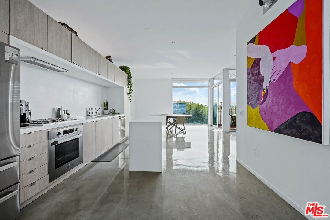 901 Hancock Ave Unit: 302