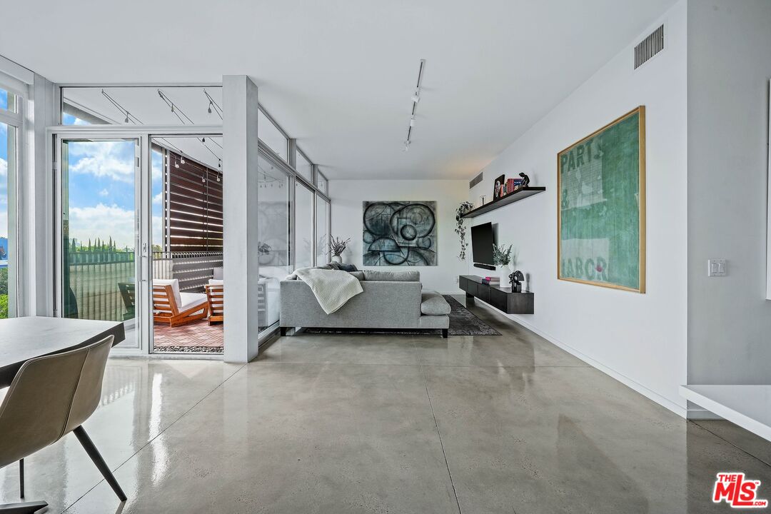 901 Hancock Ave Unit: 302