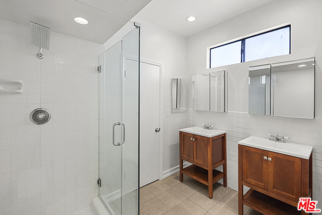 621 N Orlando Ave Unit: 4