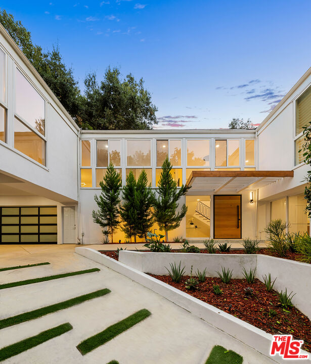 1241 Encino Dr