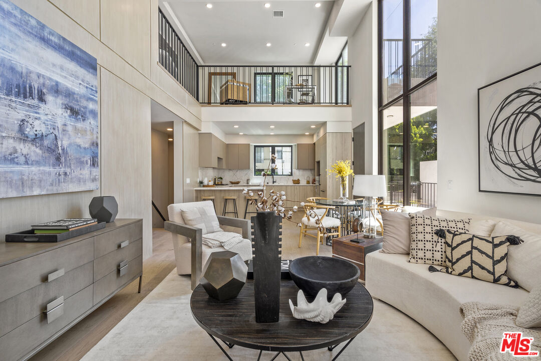 12304 Moorpark St Unit: 104