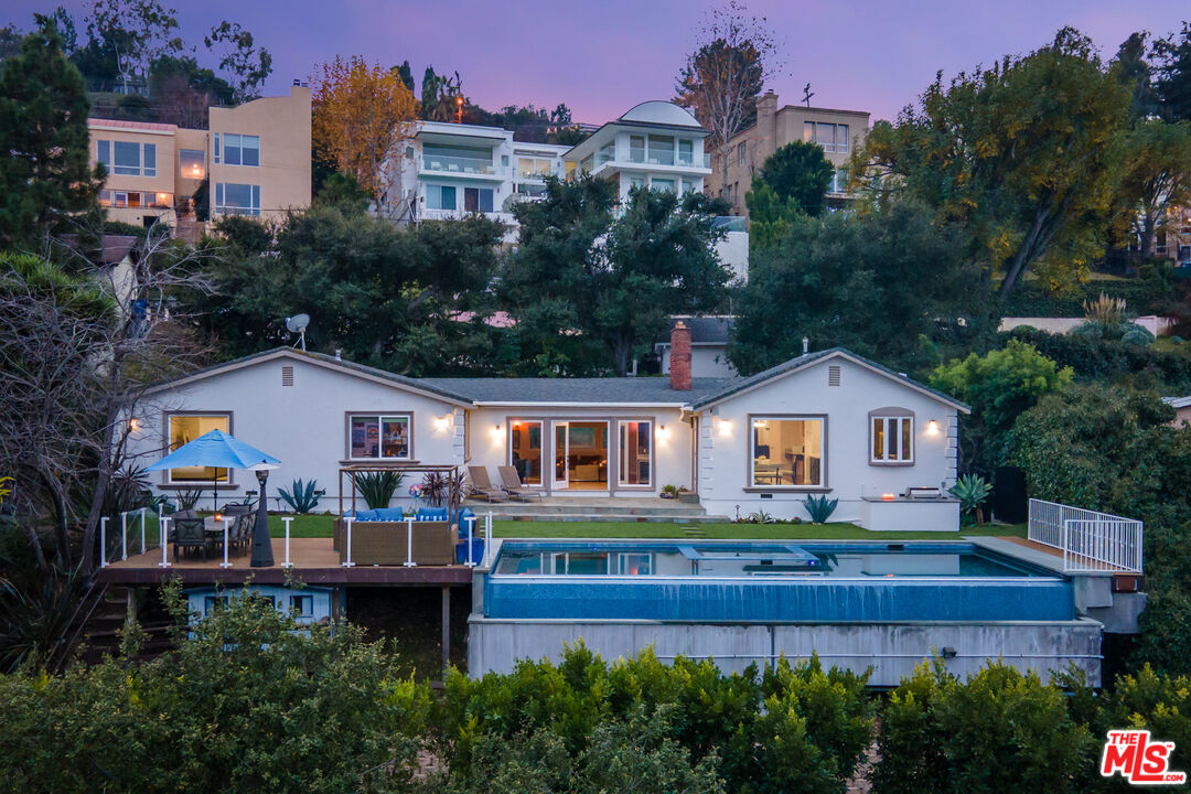 14367 Mulholland Dr