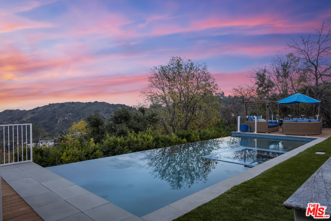 14367 Mulholland Dr
