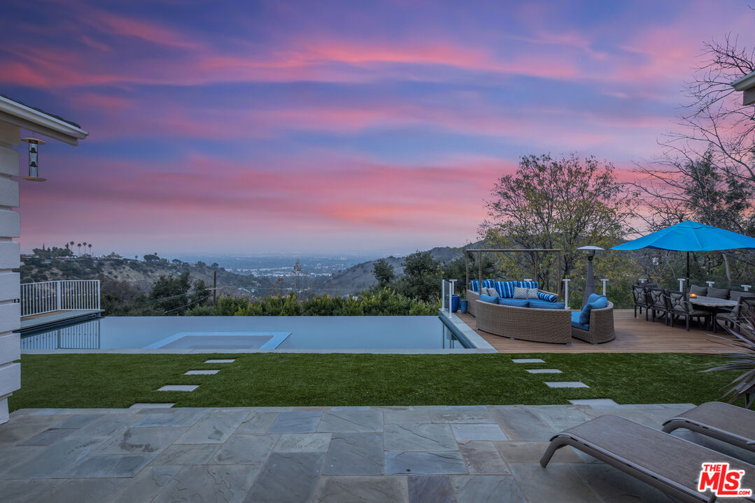 14367 Mulholland Dr