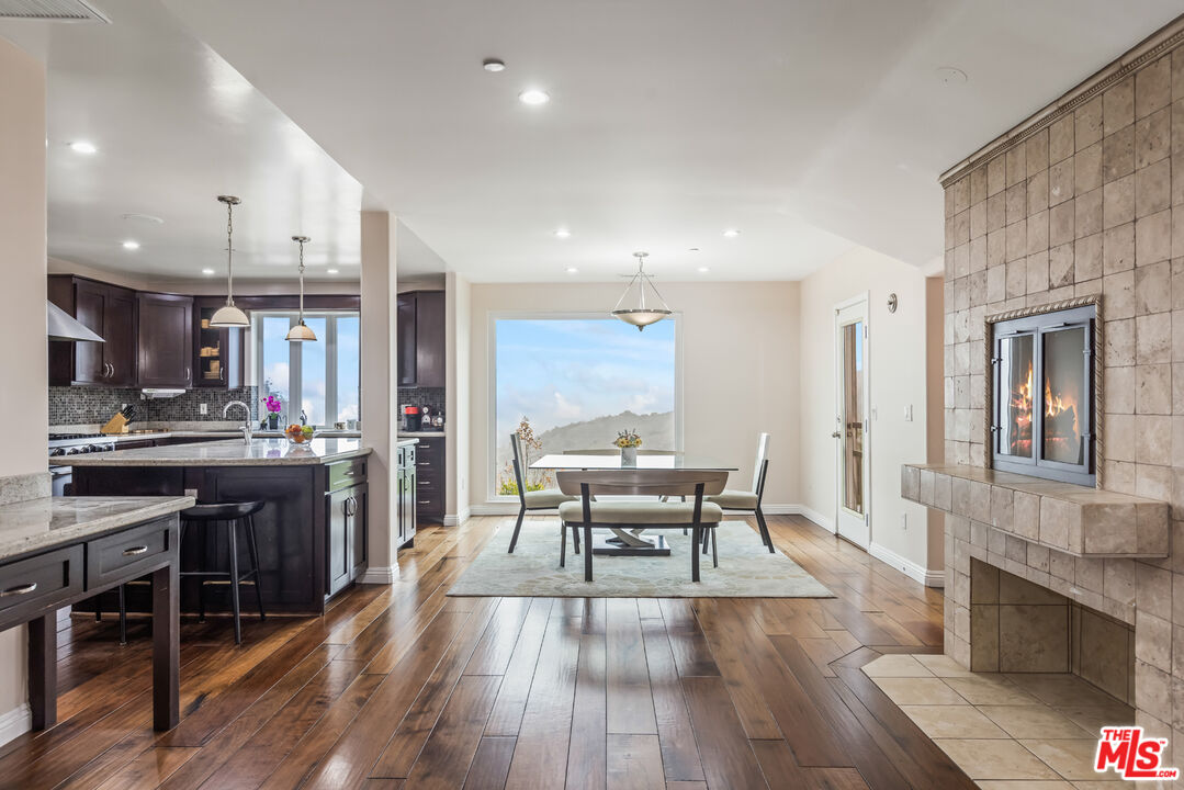 14367 Mulholland Dr