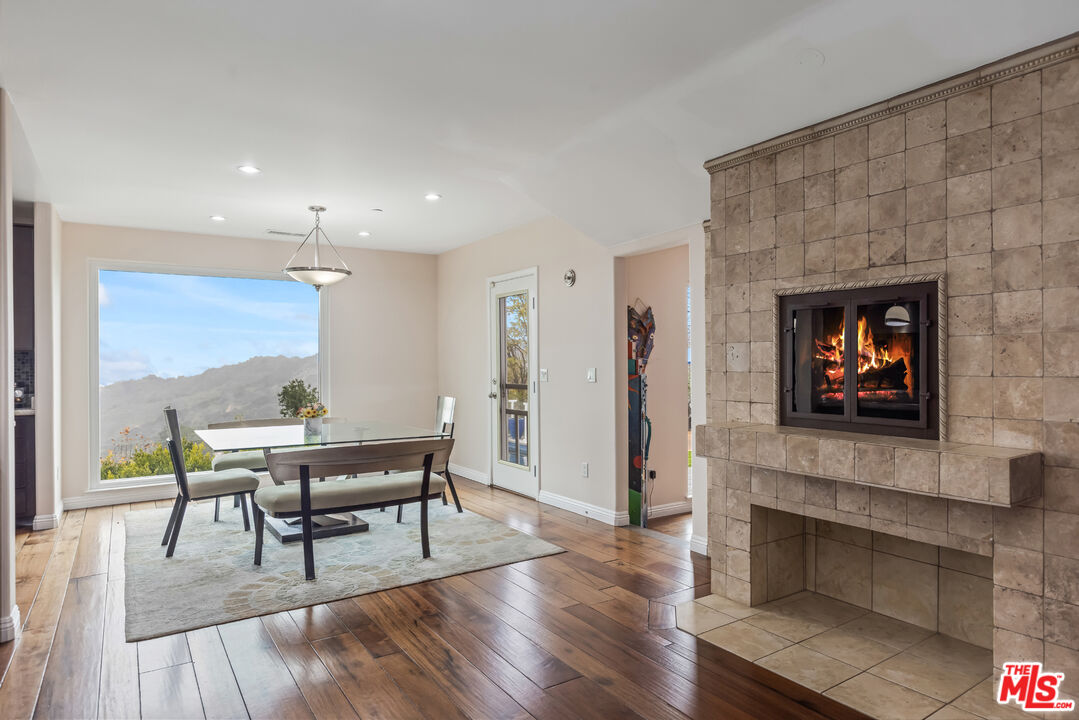 14367 Mulholland Dr